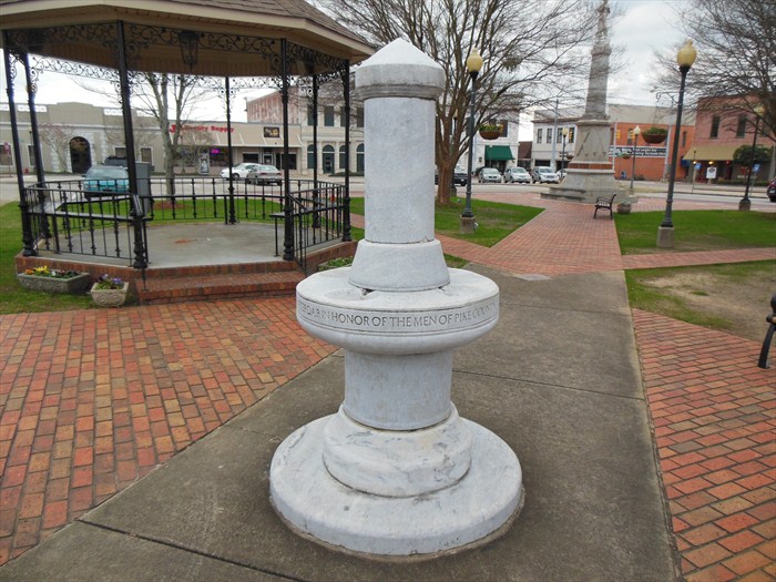 Zoom on the image : Pike County World War Memorial